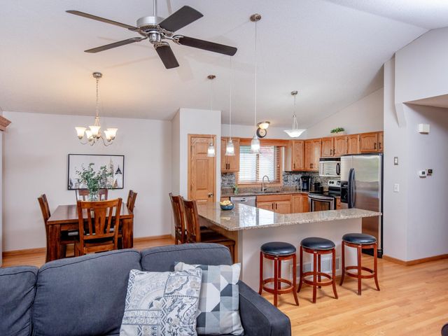 1372 Granite Lane N, Oakdale, MN 55128