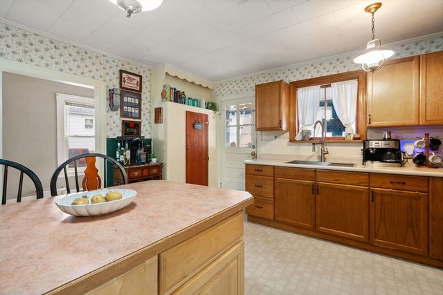 2271 Main St, Warren, MA 01092