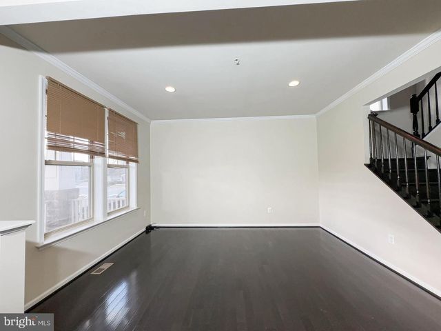 10202 GALAXY VIEW LN, Lanham, MD 20706