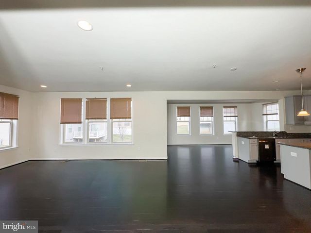 10202 GALAXY VIEW LN, Lanham, MD 20706