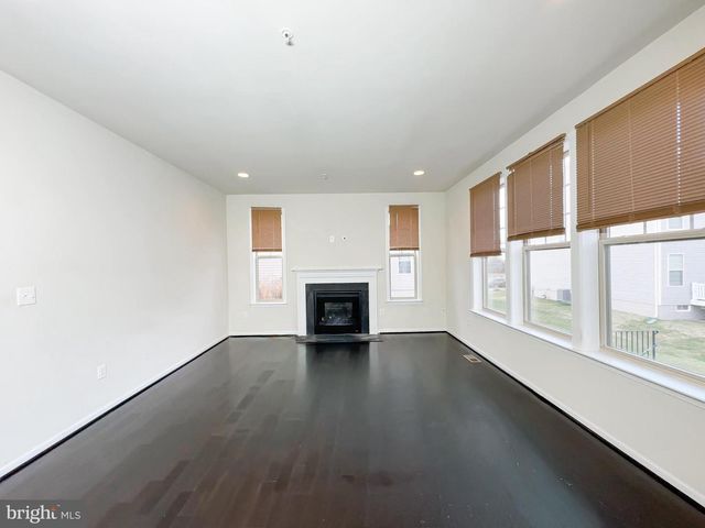 10202 GALAXY VIEW LN, Lanham, MD 20706