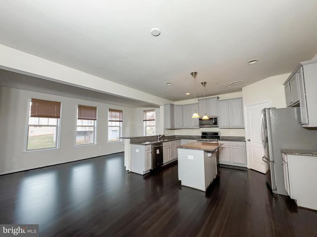 10202 GALAXY VIEW LN, Lanham, MD 20706