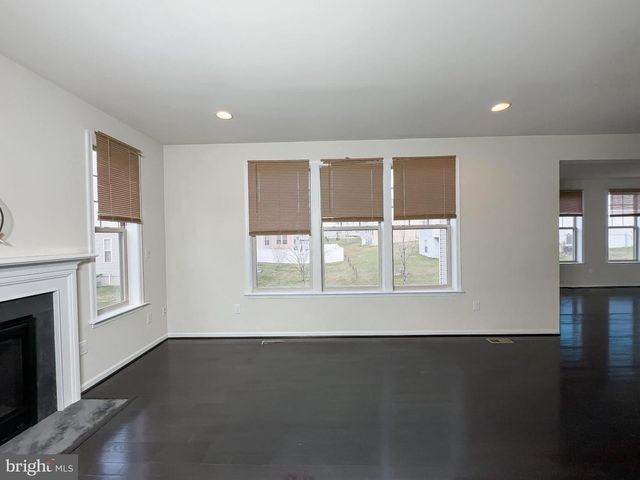 10202 GALAXY VIEW LN, Lanham, MD 20706