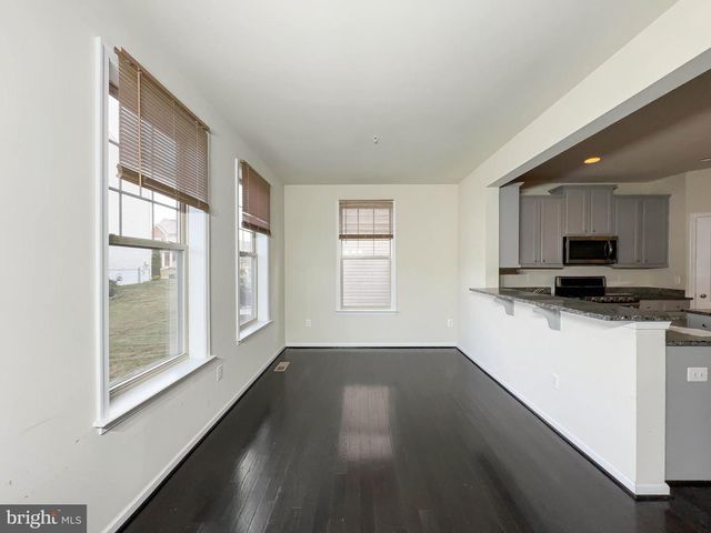 10202 GALAXY VIEW LN, Lanham, MD 20706