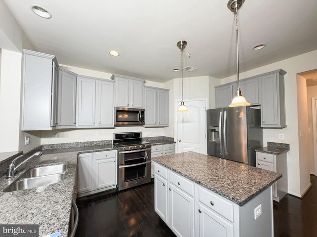 10202 GALAXY VIEW LN, Lanham, MD 20706