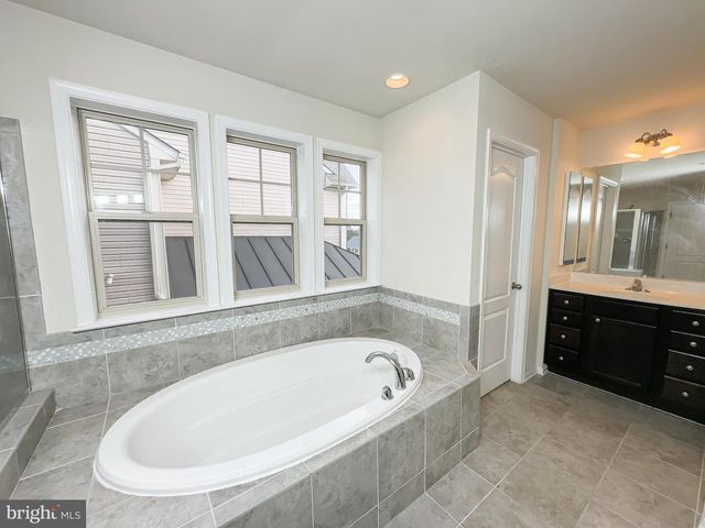 10202 GALAXY VIEW LN, Lanham, MD 20706