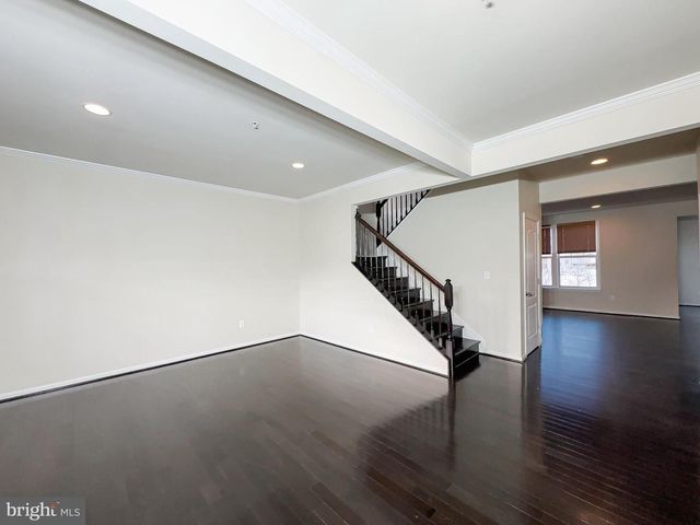 10202 GALAXY VIEW LN, Lanham, MD 20706