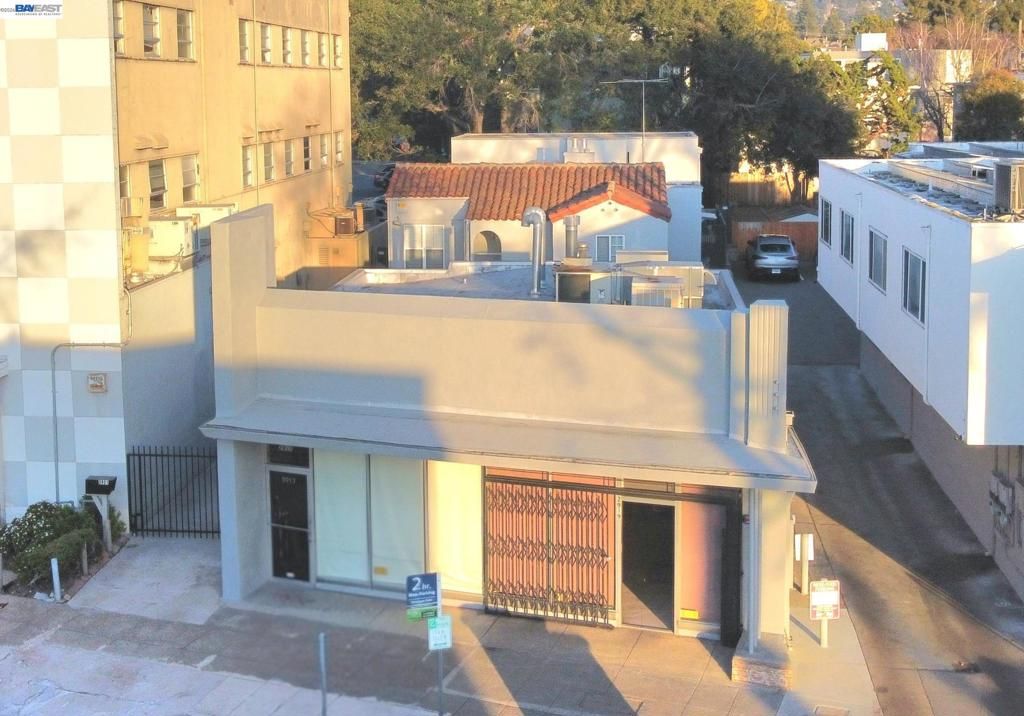 Image 3 of property listing at 2917 2917 Telegraph Ave, Berkeley, CA 94705
