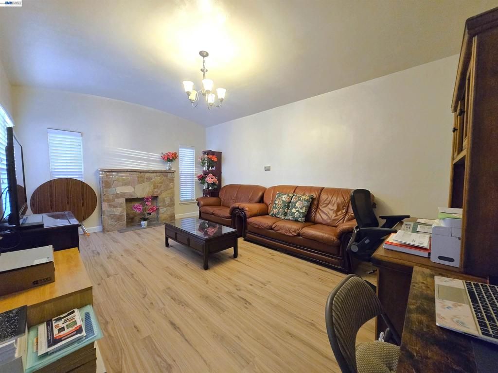 Image 6 of property listing at 2917 2917 Telegraph Ave, Berkeley, CA 94705