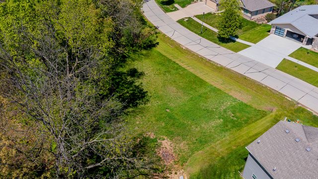 5623 Arbor Lake Drive, Pleasant Hill, IA 50327