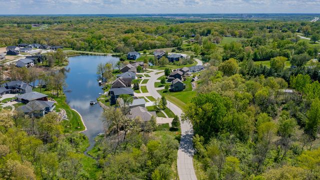 5623 Arbor Lake Drive, Pleasant Hill, IA 50327