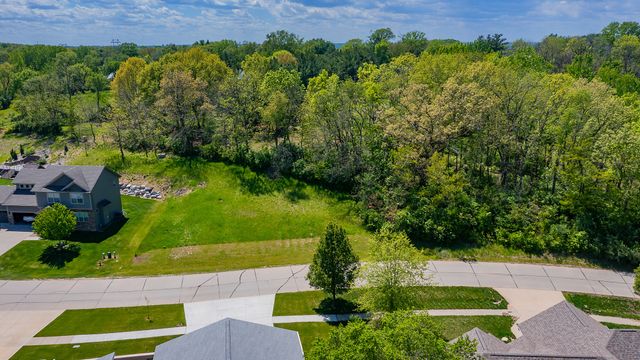 5623 Arbor Lake Drive, Pleasant Hill, IA 50327