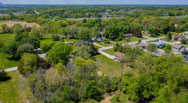 5623 Arbor Lake Drive, Pleasant Hill, IA 50327