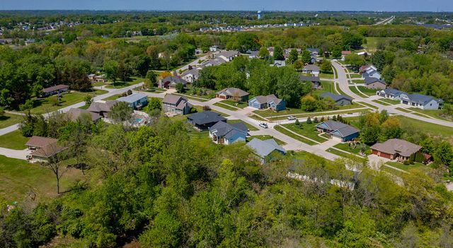 5623 Arbor Lake Drive, Pleasant Hill, IA 50327