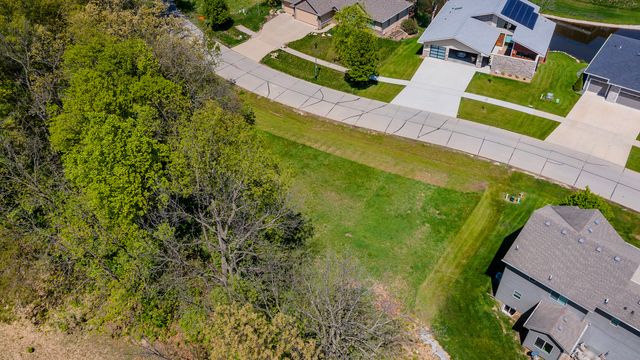 5623 Arbor Lake Drive, Pleasant Hill, IA 50327