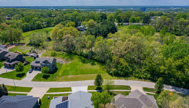 5623 Arbor Lake Drive, Pleasant Hill, IA 50327