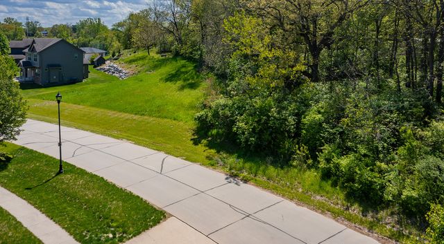 5623 Arbor Lake Drive, Pleasant Hill, IA 50327