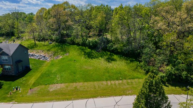 5623 Arbor Lake Drive, Pleasant Hill, IA 50327
