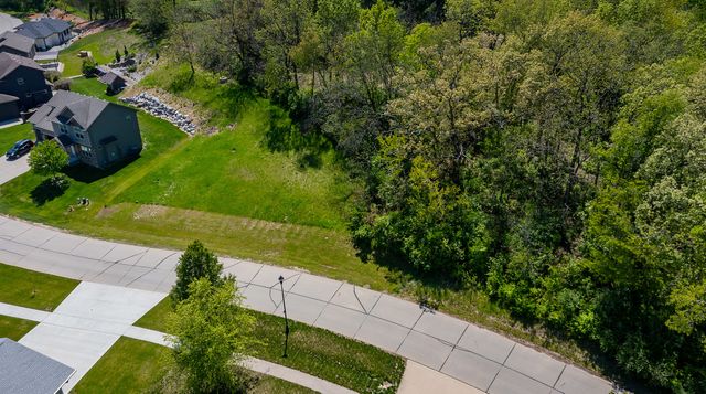 5623 Arbor Lake Drive, Pleasant Hill, IA 50327