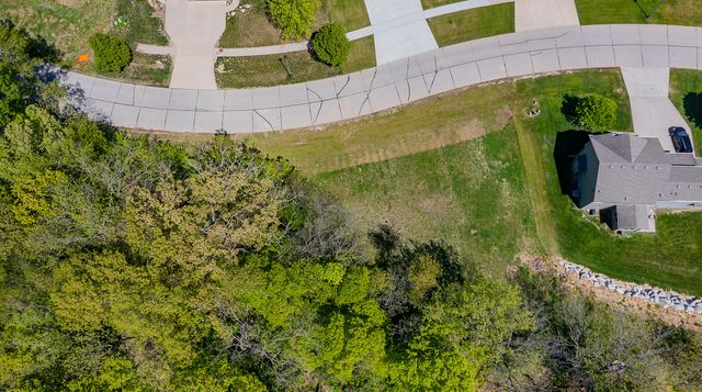 5623 Arbor Lake Drive, Pleasant Hill, IA 50327