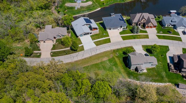 5623 Arbor Lake Drive, Pleasant Hill, IA 50327