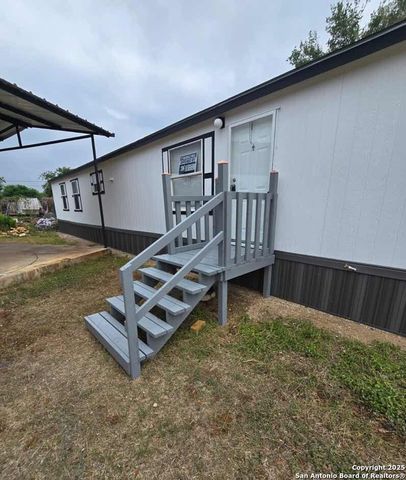 101 laqunillas, Charlotte, TX 78011