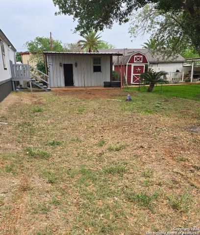 101 laqunillas, Charlotte, TX 78011