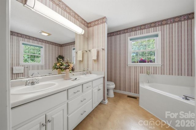 1599 Oakmont Drive, Lenoir, NC 28645