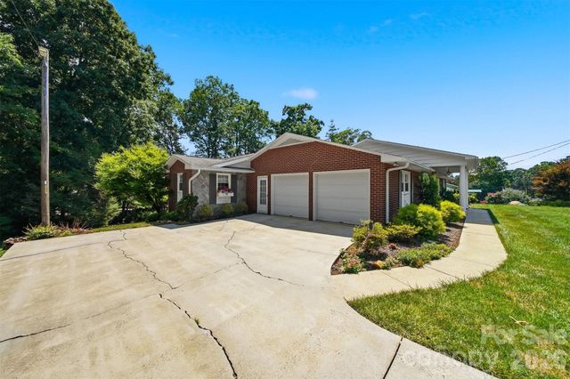 1599 Oakmont Drive, Lenoir, NC 28645