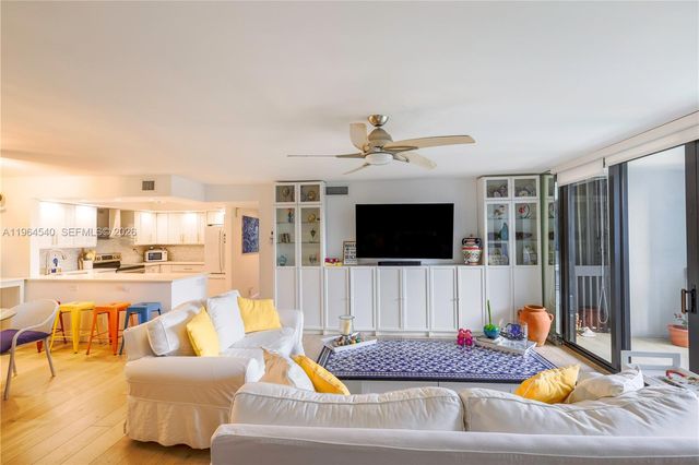 4201 N Ocean Dr 304, Hollywood, FL 33019