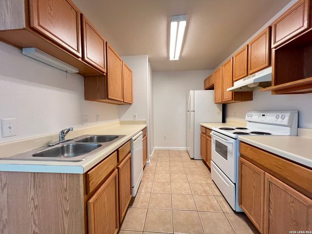 7302 TRAIL XING, San Antonio, TX 78250