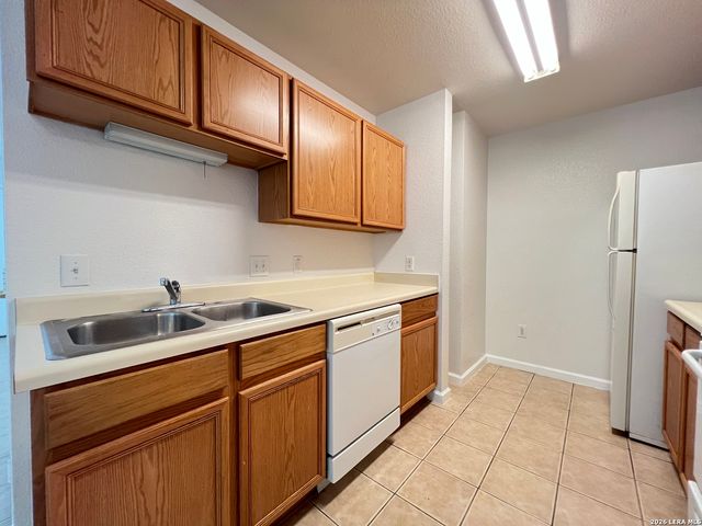 7302 TRAIL XING, San Antonio, TX 78250
