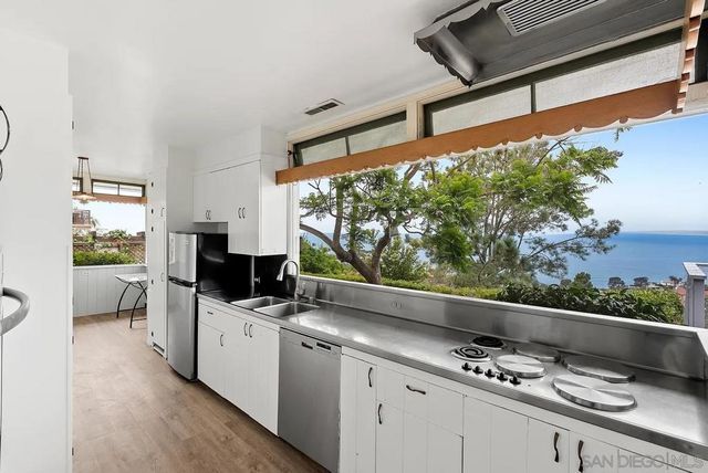 1703 Castellana Rd, La Jolla, CA 92037
