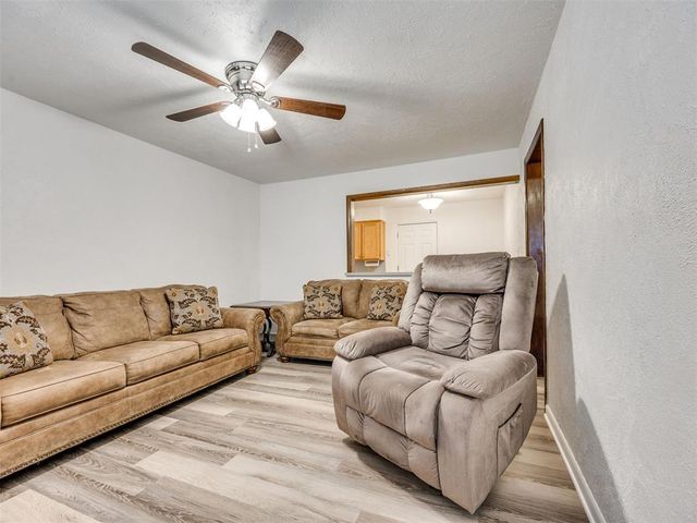 114 N Janeway Avenue, Moore, OK 73160