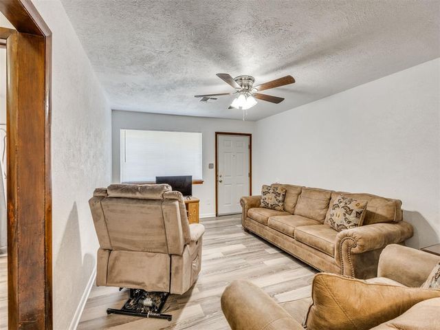 114 N Janeway Avenue, Moore, OK 73160