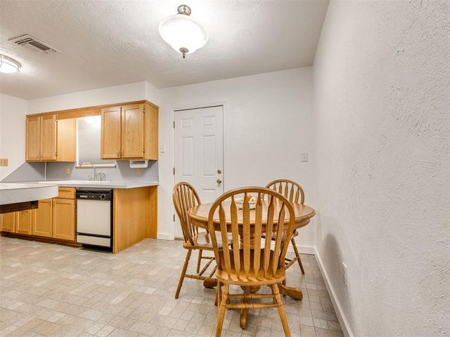 114 N Janeway Avenue, Moore, OK 73160