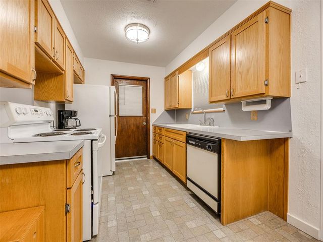 114 N Janeway Avenue, Moore, OK 73160