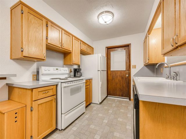 114 N Janeway Avenue, Moore, OK 73160