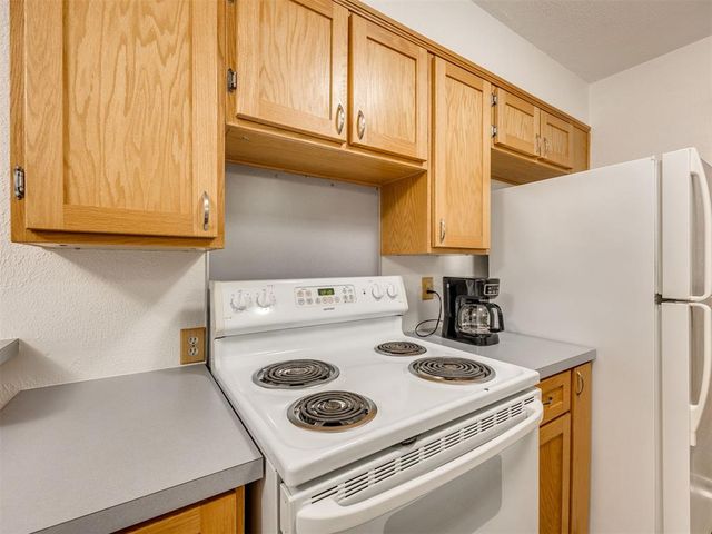 114 N Janeway Avenue, Moore, OK 73160