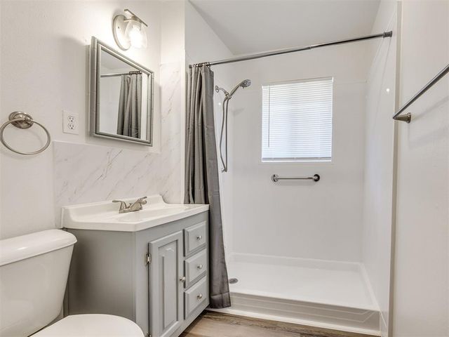 114 N Janeway Avenue, Moore, OK 73160