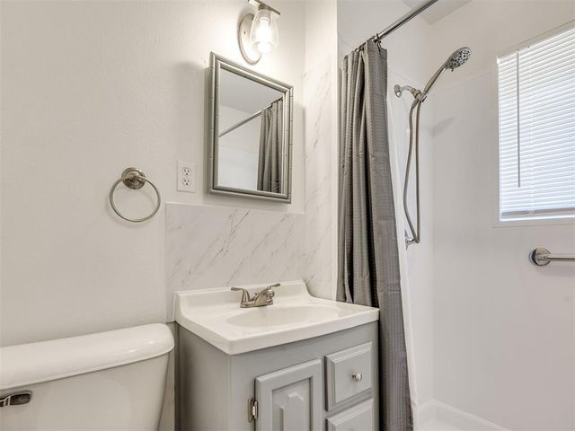 114 N Janeway Avenue, Moore, OK 73160