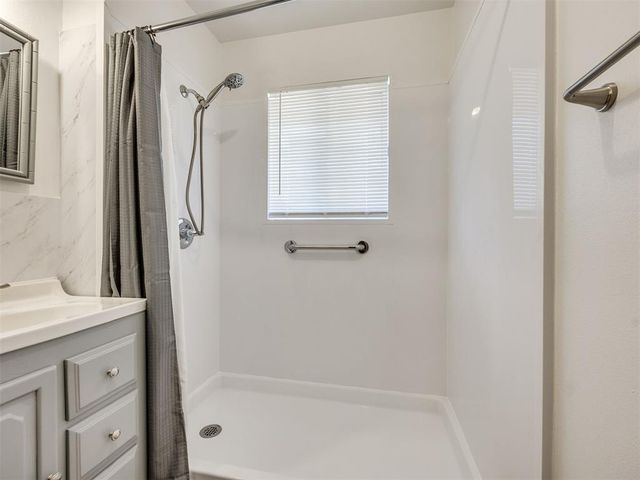 114 N Janeway Avenue, Moore, OK 73160