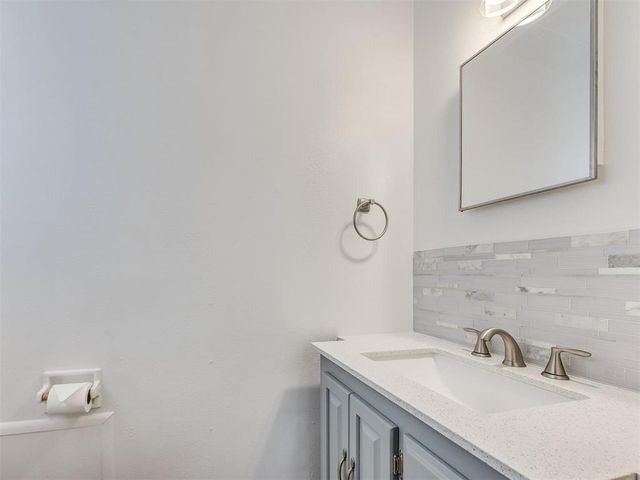 114 N Janeway Avenue, Moore, OK 73160