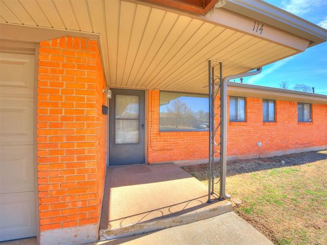 114 N Janeway Avenue, Moore, OK 73160