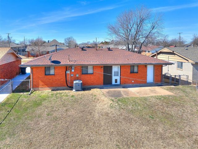 114 N Janeway Avenue, Moore, OK 73160