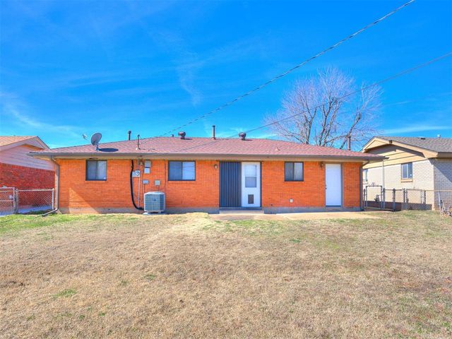 114 N Janeway Avenue, Moore, OK 73160