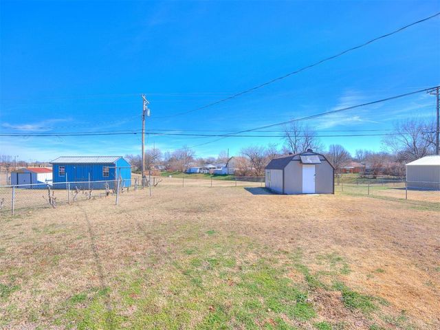 114 N Janeway Avenue, Moore, OK 73160
