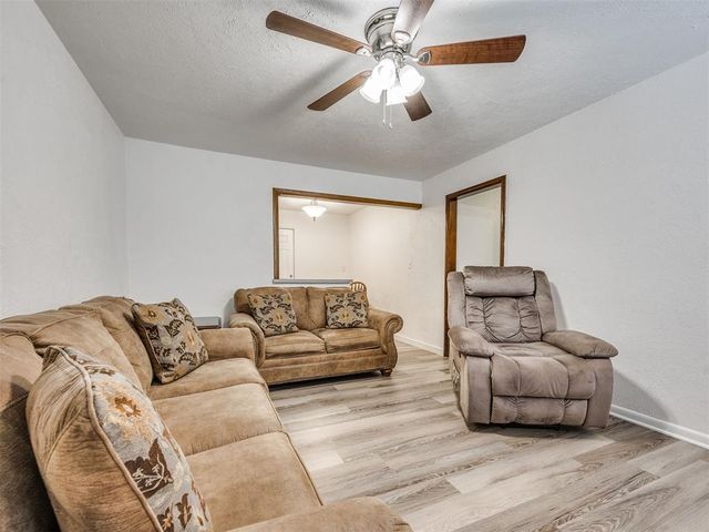 114 N Janeway Avenue, Moore, OK 73160