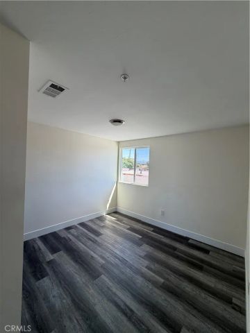 1128 E 84th Place B, Los Angeles, CA 90001