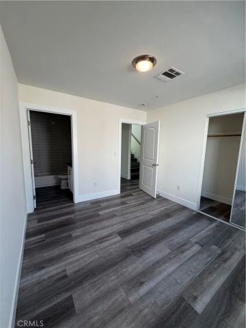 1128 E 84th Place B, Los Angeles, CA 90001
